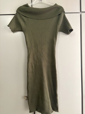 Elastic khaki dress with off-shoulder, new, size large