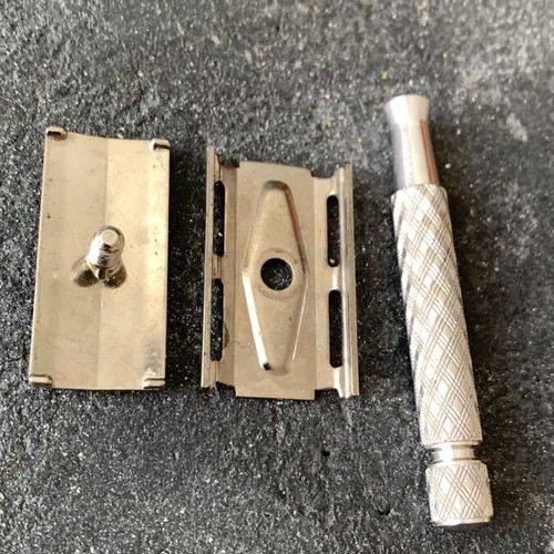 Gillette razor like new, English