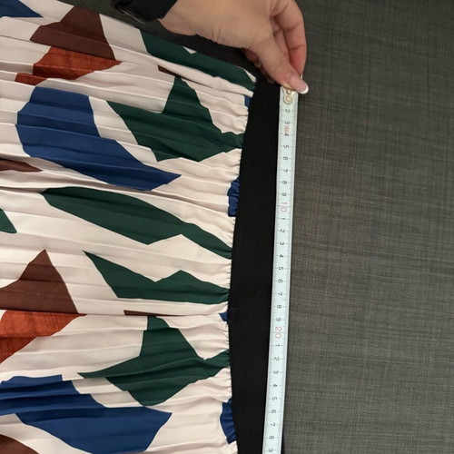 Shein pleated skirt new, size small, 100% polyester