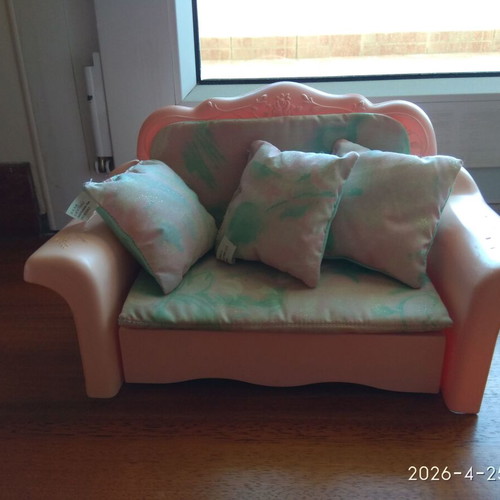 Barbie furniture like new, 2-in-1 bed-sofa and furniture