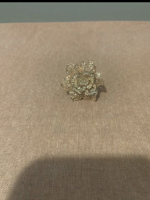 Ring with large flower gold color, new, size 18.1mm