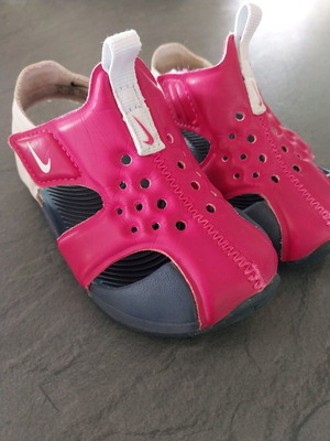 Nike baby shoes used, size 22, comfortable and lightweight