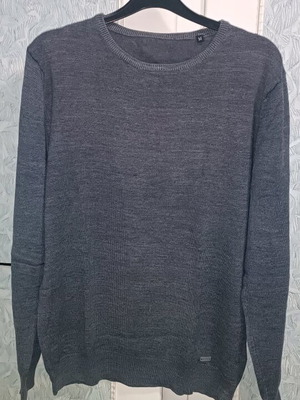 Pullover size Medium like new