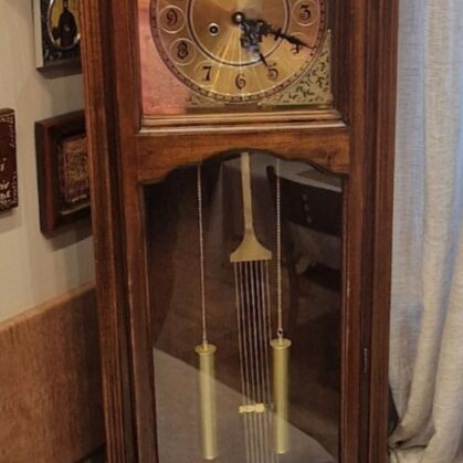 Floor pendulum clock like new, analog display