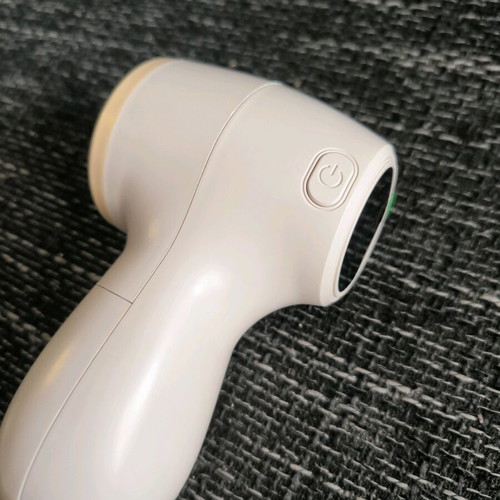Lint remover with digital battery indicator new