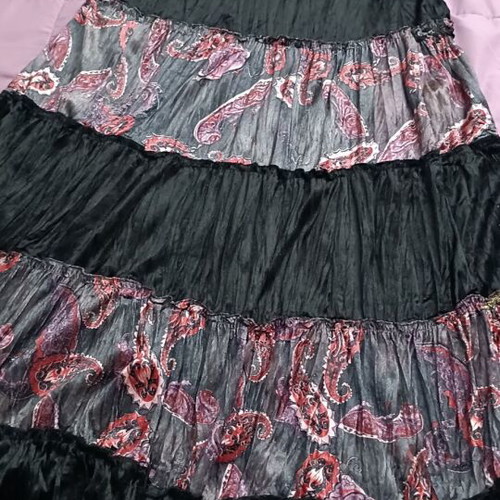 Long skirt with pattern like new, size M 38 10, black