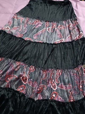 Long skirt with pattern like new, size M 38 10, black