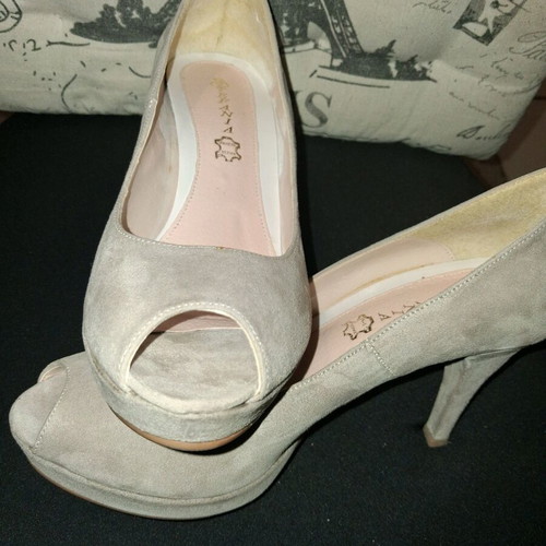 Peep toe suede pumps used, size 38, beige with platform