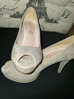 Peep toe suede pumps used, size 38, beige with platform