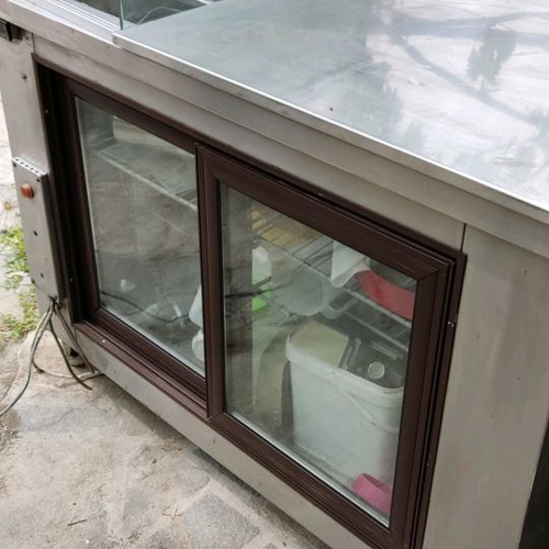 Professional refrigerator used with machine and electronic thermostat