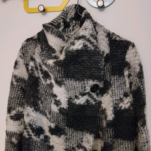 Coat cardigan used with patterns in gray and white
