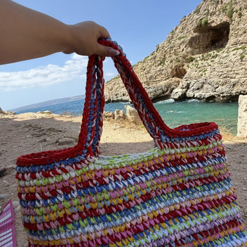 XL beach bag like new, colorful shoulder style