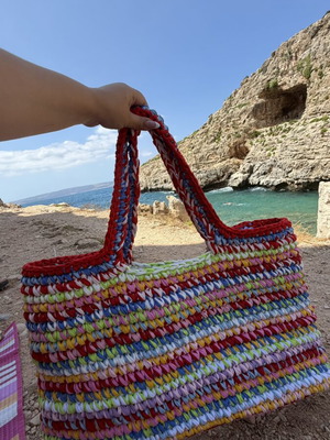 XL beach bag like new, colorful shoulder style