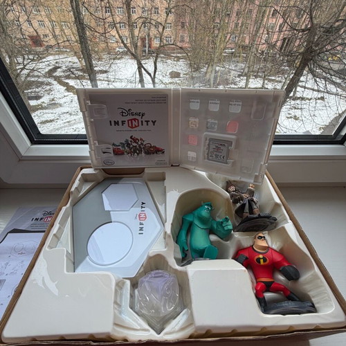 Nintendo 3DS Disney Infinity Starter Pack like new