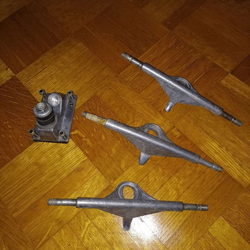 Skateboard trucks and base used, set of 3+1 metal