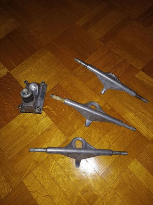 Skateboard trucks and base used, set of 3+1 metal