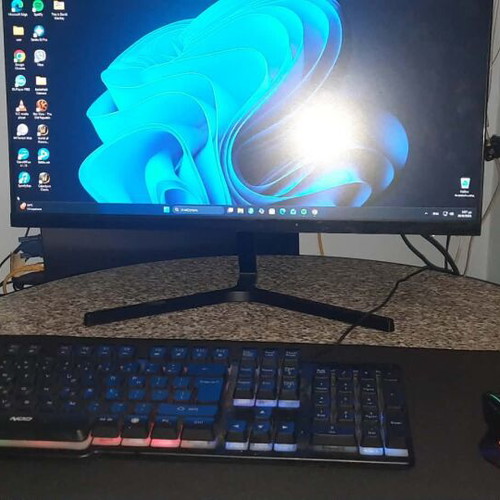 HP desktop computer with 24-inch monitor, keyboard, mouse and Logitech speakers
