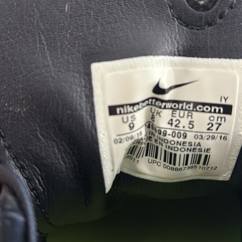 Nike football shoes like new, black