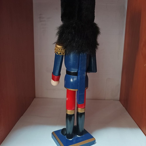 Ξύλινος καρυοθραύστης vintage χειροποίητος βαμμένος με λάκκα μεταχειρισμένος