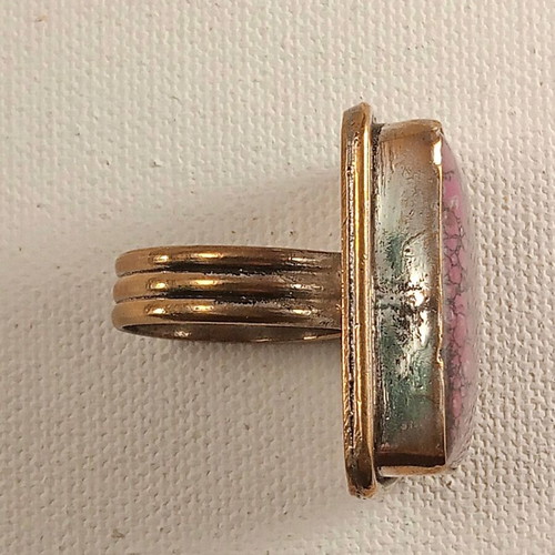 Ring used with impressive pink natural stone made of brass