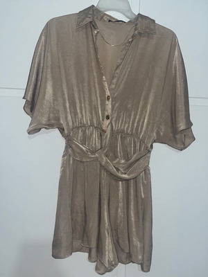 Zara satin jumpsuit shorts new, beige, size Large