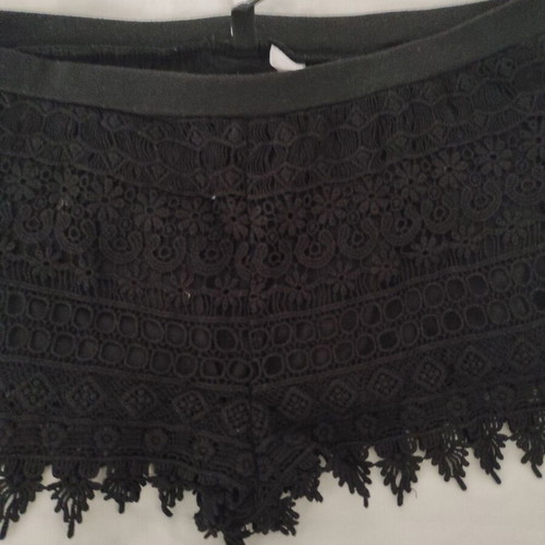Lace shorts with lining black Divided S like new