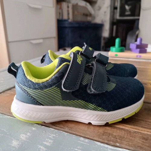 Bejo sport shoes for boy like new, size 24, dark green