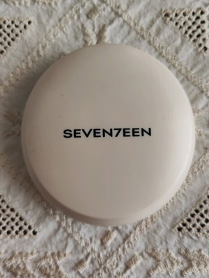 Seventeen N7 Ivory powder new