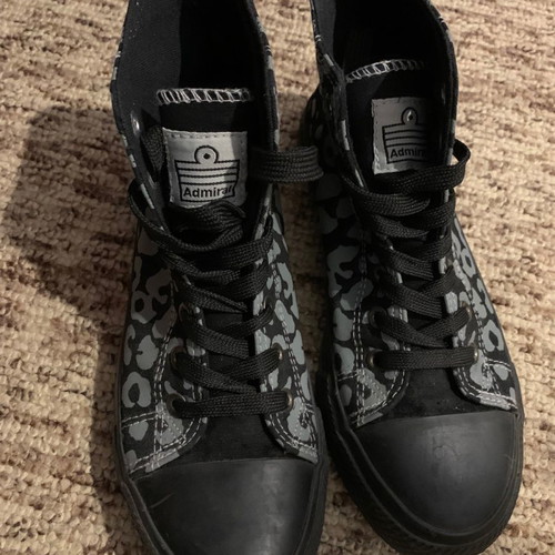 Admiral star pattern animal print shoes nearly new, size 37, black