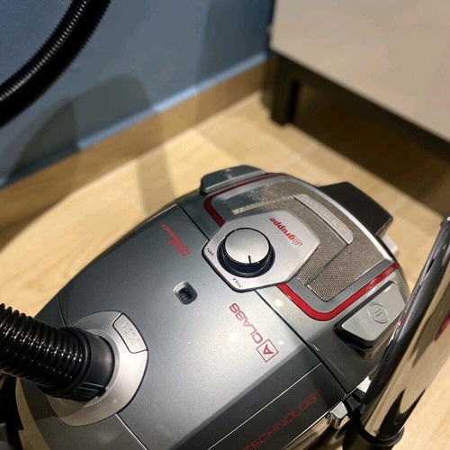 Gruppe 700W vacuum cleaner like new, energy class A
