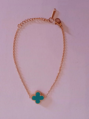 Royal Flower bracelet with turquoise clover, gold plated stainless steel