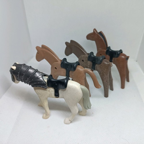 Playmobil knights and horses used, pack of 12 pieces