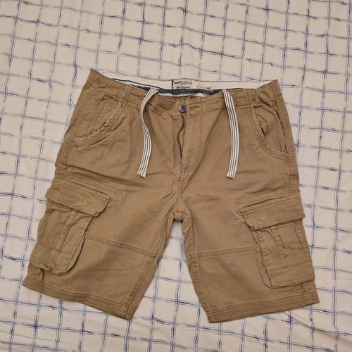 Berto Lucci Cargo Shorts like new, size XXL, beige