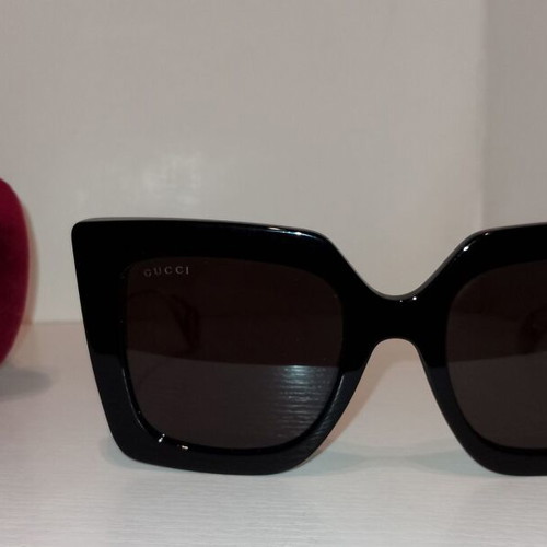 Gucci GG0435S 001 51-22-140 women's sunglasses like new