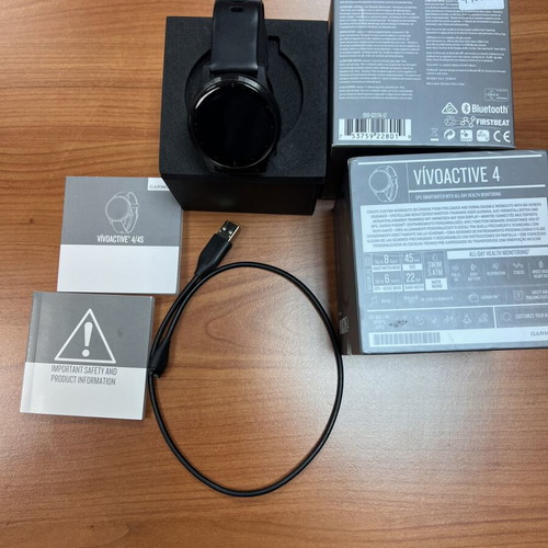 Garmin Vivoactive 4 smartwatch like new, black, fitness features
