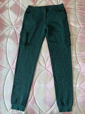 Παντελόνι πράσινο λεοπάρ σαν καινούργιο, μέγεθος M