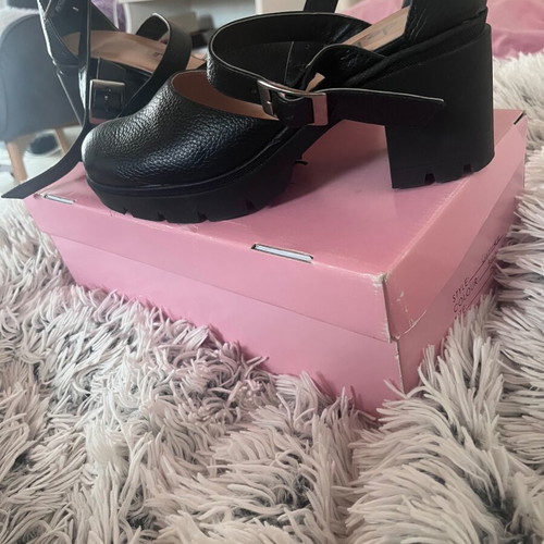 Clemence De.Bour Mary Jane black leather heels like new