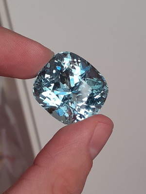 Аквамарин от Афганистан като ново, 57 кт, 24х22х17 мм