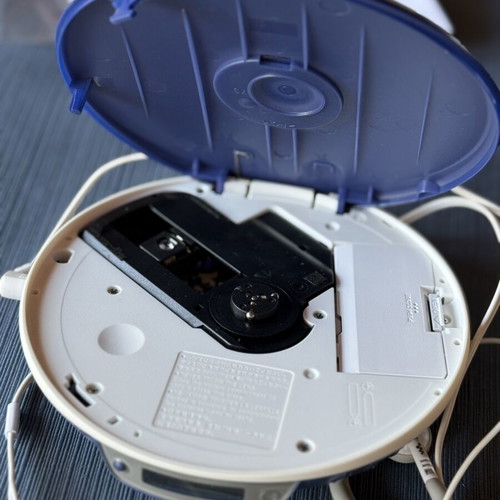 Sony D-NE004 CD Walkman new, portable MP3 player