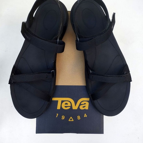 Teva women's black sandals size 40