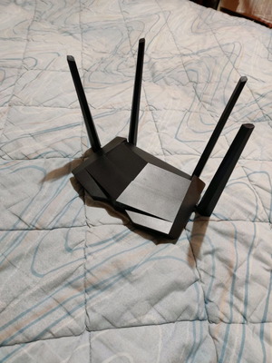 Tenda AC1200 MU-MMO Dual Band Router in excellent condition