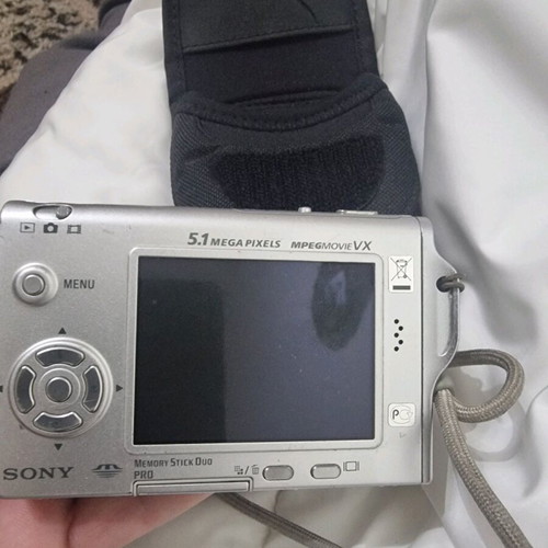 Camera used without charger with case