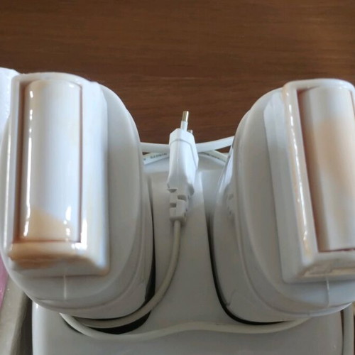 Double wax melting hair removal device like new with 3 cartridges and strips