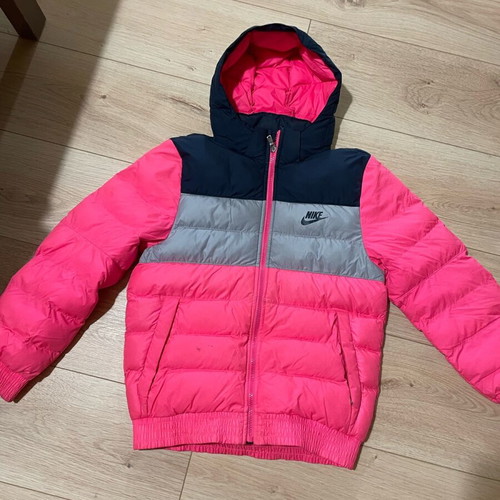 Nike kids jacket used with small stain, size M