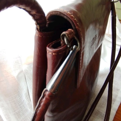 Brown shoulder bag made of genuine leather like new