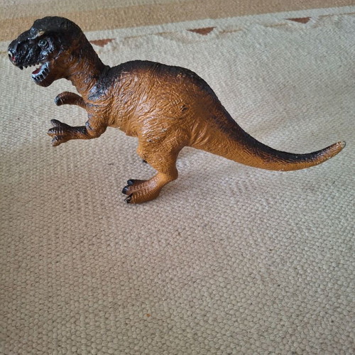 Large dinosaur figure used, compact 25cm
