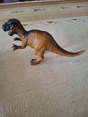Large dinosaur figure used, compact 25cm