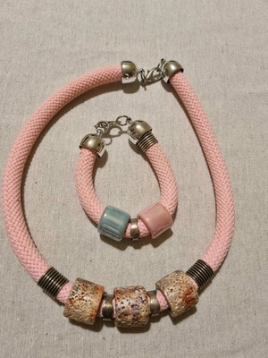 Necklace and bracelet set used