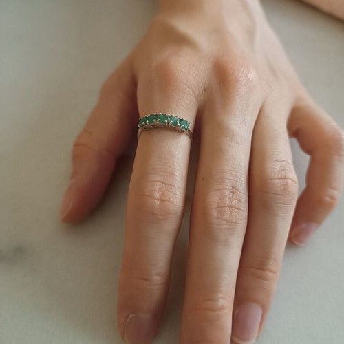 Ring with emeralds in white gold 750, like new