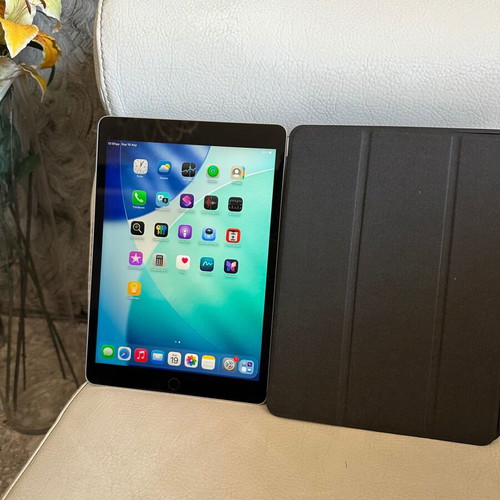 Apple iPad 10.2" 8th Gen 128GB Wifi σαν καινούργιο με θήκη
